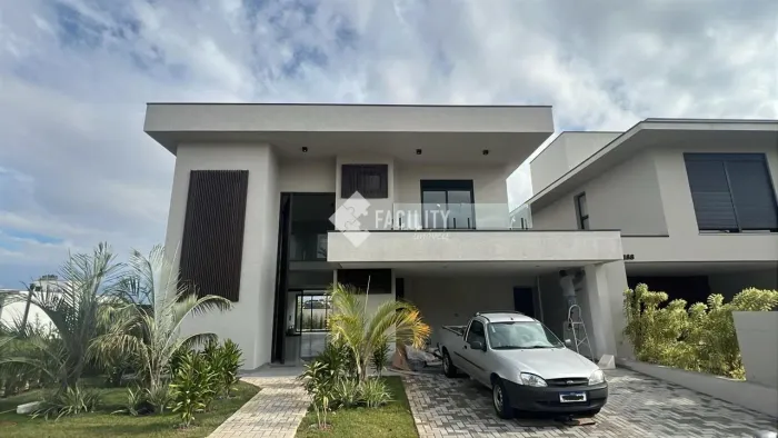 Casa à Venda no condomínio Arborais em Campinas-SP.