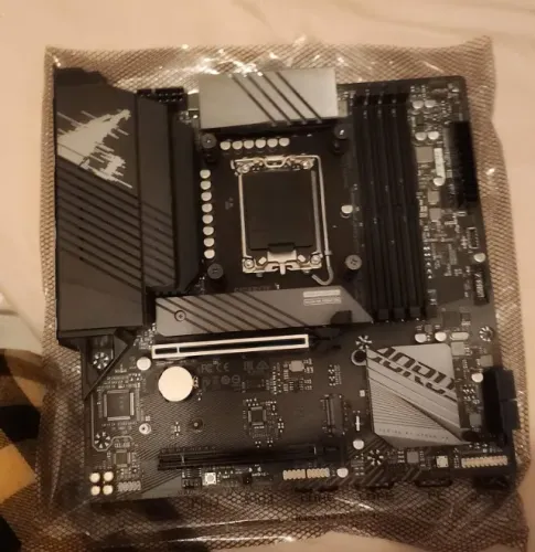 B760M Aorus Elite DDR5 Gigabyte