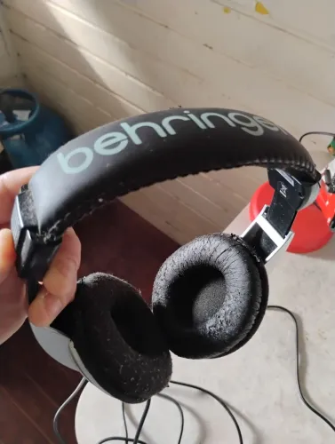 Fone de ouvido Behringer HPM1000