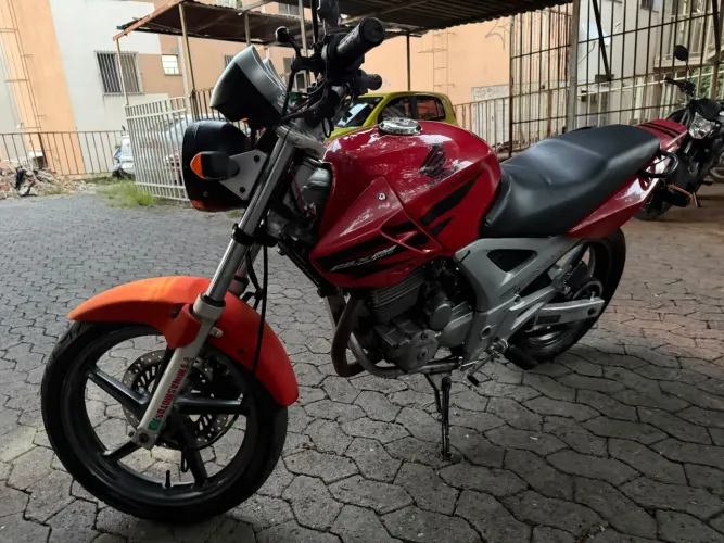 Tenho uma cbx Twister 250 zero sem beo nenhum vendo por 7500