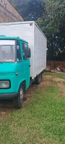 Vendo mb 608 com baú e direção Hidráulica