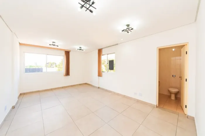 OPORTUNIDADE: Sala Comercial no Itupava Office Building - 2º Andar c/ Vista Livre (Ao lado