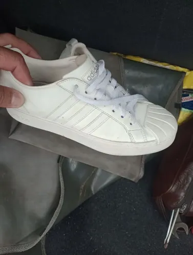 Tênis Adidas original unissex no preço pra vender logo