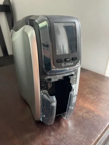 Impressora de Cartão PVC Frente e Verso Zebra ZC300