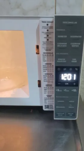 Microondas Electrolux de 23 litros