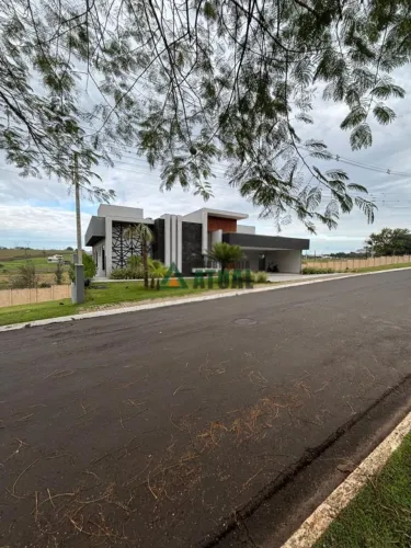 TERRENO COM 728M² A VENDA NO CONDOMÍNIO VILLAGIO DO ENGENHO EM CAMBÉ.