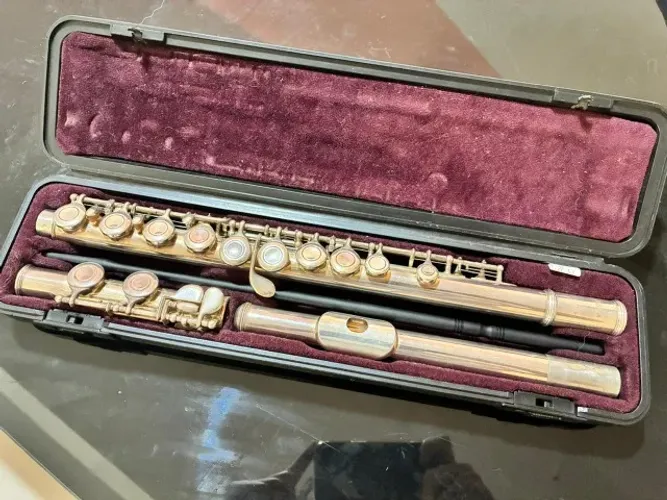 Flauta Transversal Yamaha YFL 221