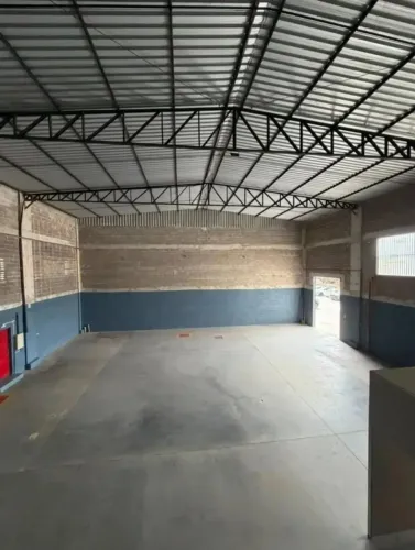 Galpão para aluguel possui 500m2 com HABITE-SE E AVCB no Tarumã-Manaus/Am.