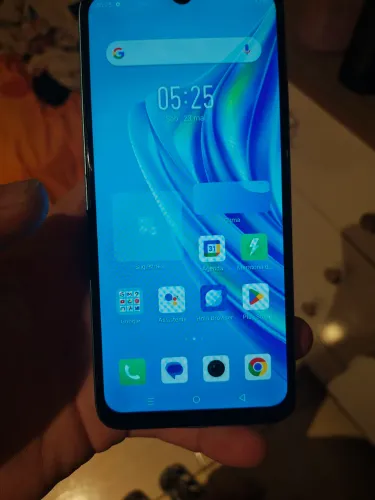 Celular em perfeito 128 giga está já foi trocado a tela na funcionando perfeitamente