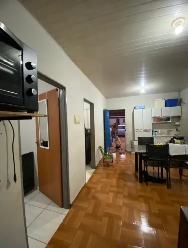 Vende- Se esta casa apenas com o fundo murado
