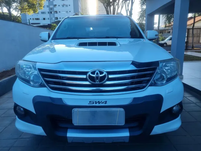 Toyota Hilux SW4 SRV D4-d 4X4 3.0 TDI Dies. AUT 2013