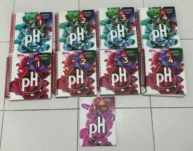 Livro PH 2° com o livro de inglês