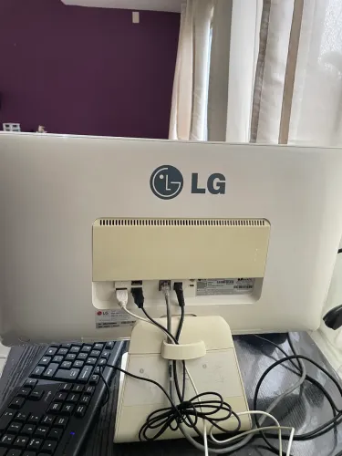 All in one LG 22V240