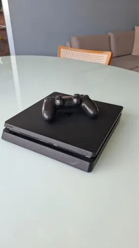 PS4 Slim 500Gb + 1 controle