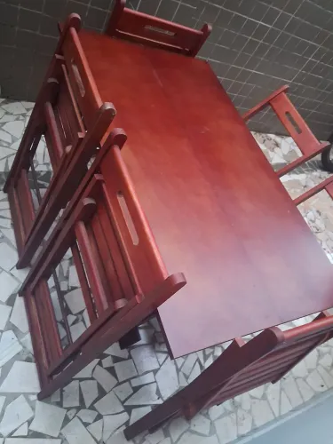 Mesa de madeira desmontável com 6 cadeiras