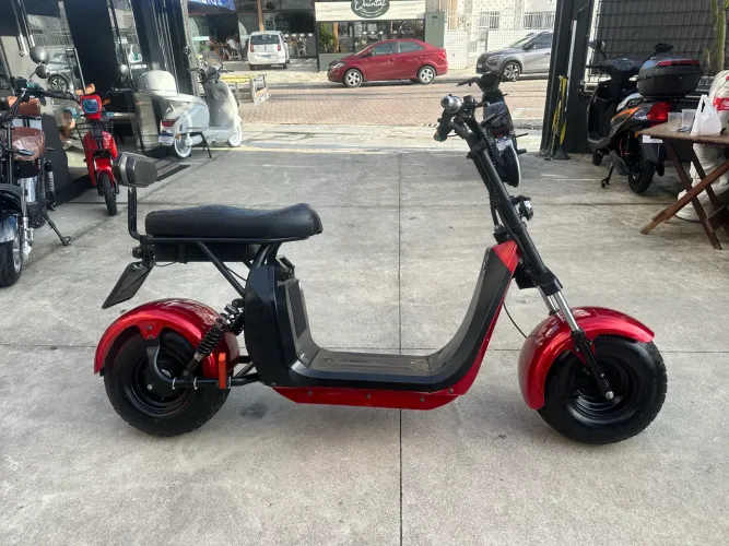 Scooter elétrica de 2.000 Whatts ciclomotor barato oportunidade 