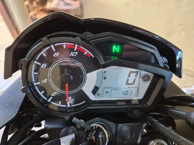Moto Fazer 150 Preto Fosco único dono baixo km igual a uma zero km