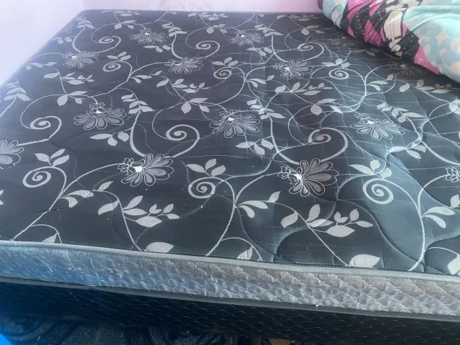Vendo cama box casal semi nova 