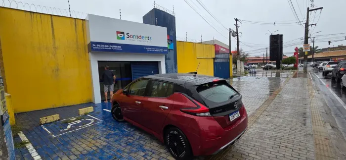 Alugo Prédio Comercial esquina com Roberto Freire