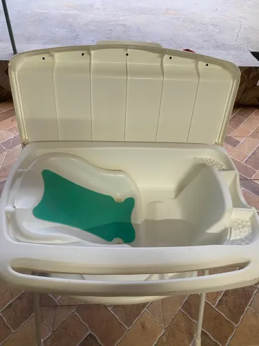 Vendo banheira com trocador da Burigotto seminova