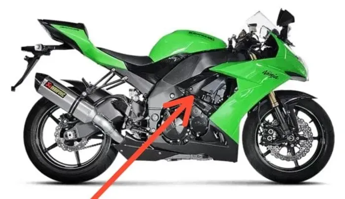 ACABAMENTO TRIANGULAR DO MOTOR - CARENAGEM KAWASAKI ZX10R