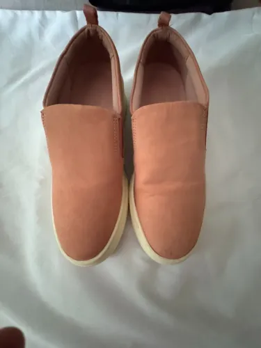 Tênis Slip On Arezzo em Camurça Rosa