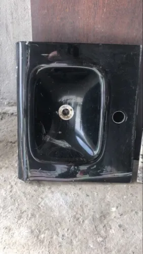 Pia de vidro resistente cor preta 