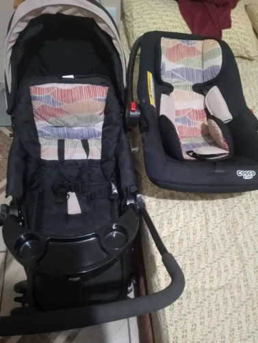 Carrinho de bebê e bebê conforto