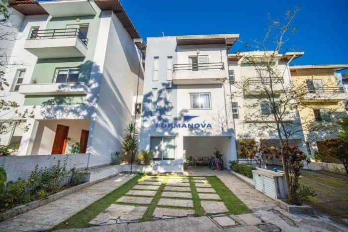 Casa com 3 quartos sendo 1 suíte à venda na Granja Viana - Cotia/SP
