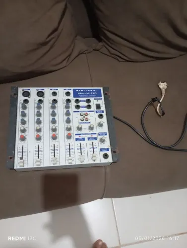 MESA DE SOM 4 CANAIS 