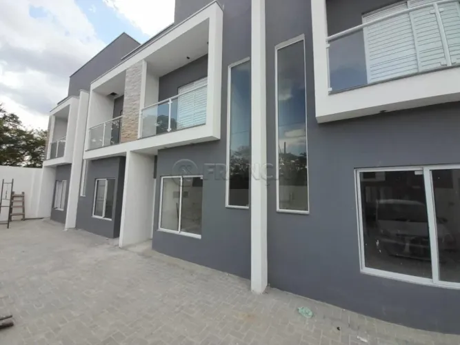 CASA EM CONDOMÍNIO 2 DORMITÓRIOS SENDO 1 SUÍTE BAIRRO CIDADE JARDIM JACAREÍ