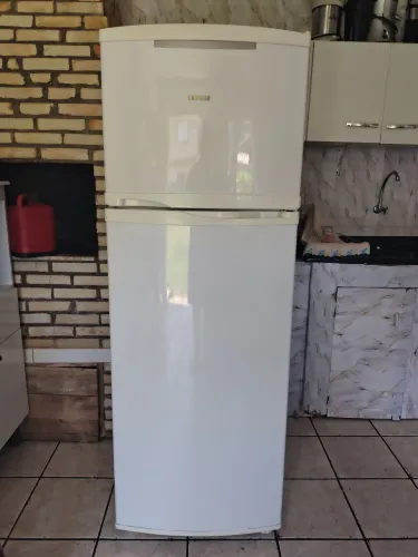 Geladeira Consul 370litros semi nova 800reais pra leva
