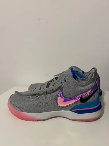 Vendo tênis Nike LeBron NXXT Gen original. Modelo excelente tanto para basquete/vôlei
