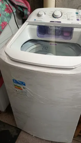 Maquina de lavar 8.5 kilos em perfeito estado de conservação volt 220 semi nova