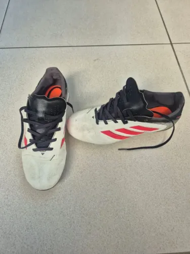 Chuteira campo - Adidas - tamanho 40