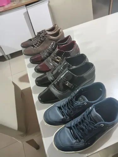 4 pares de sapatos sociais