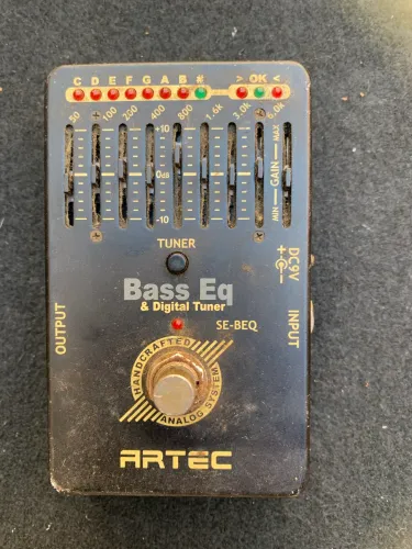 Pedal Artec Bass Eq para contra baixo equalizador + afinador R$250