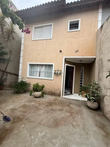 Casa para Locação em Cajamar, Portais (Polvilho), 3 dormitórios, 1 suíte, 2 banheiros, 2 v