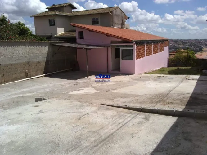 Excelente casa para locação no Bairro Diamante!