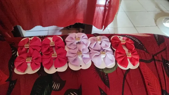 Vende-se lacinhos para meninas