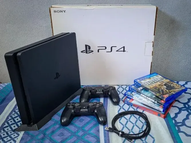 PS4 Slim 500GB + 2 controles + jogos - Chamar neste número * - Procurar João