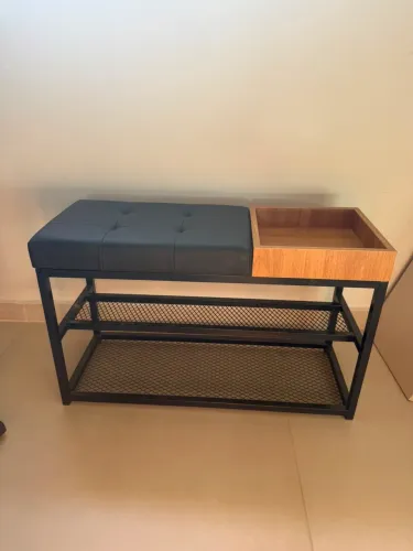 Banco Sapateira Estofado Preto com Madeira