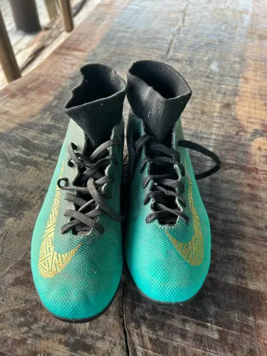 Chuteira Nike Mercurial CR7 Cano Alto Campo 38