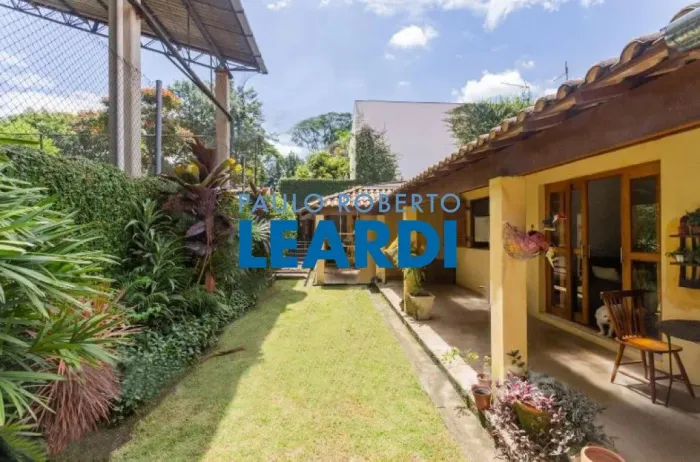 CASA ASSOBRADADA - VILA MADALENA - SP