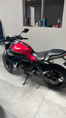 MT 07 Abs com akrapovic
