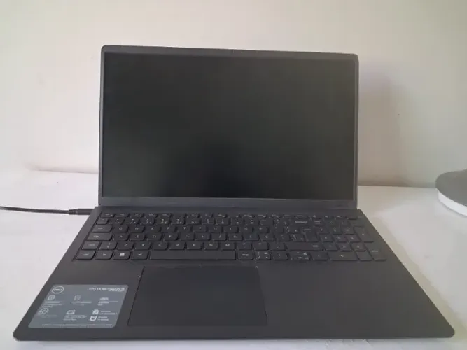 Notebook Dell Inspiron 15 256GB SSD 8GB RAM Intel Core i5 (Carregador não funciona)