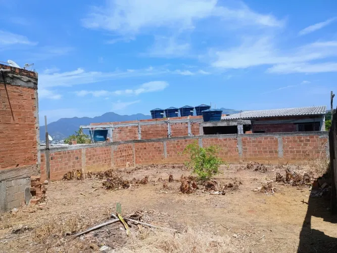 TERRENO GRANDE pronto para construir ( MURADO )