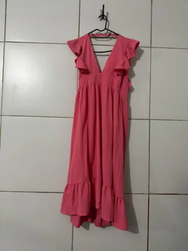 Vendo Macacão, Vestido e Saia