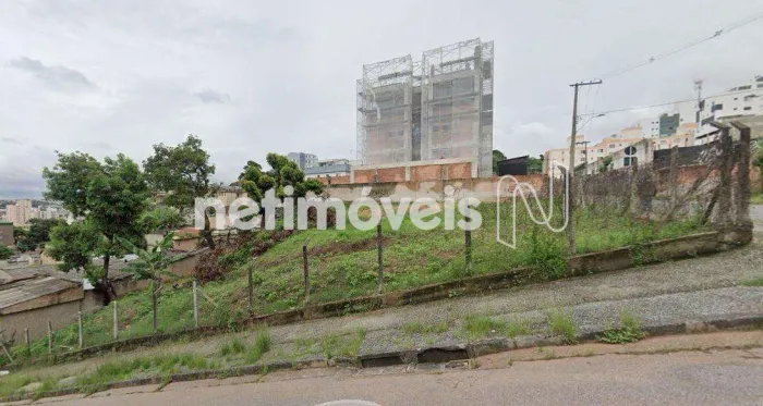 Lote no bairro Padre Eustáquio com 423m²;!