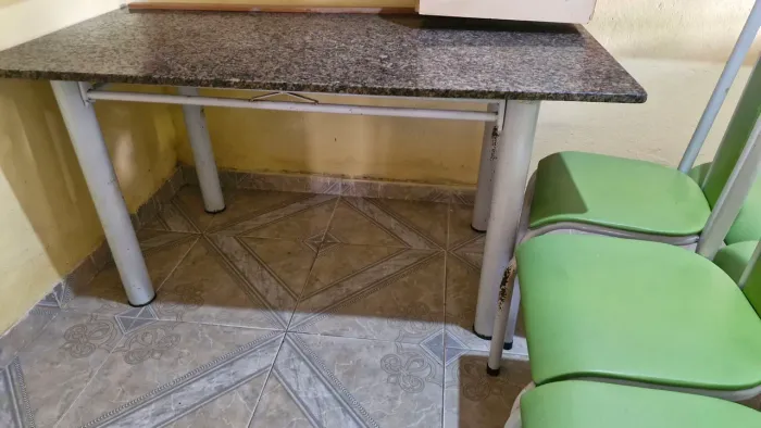 Mesa tampo granito 6 cadeiras
